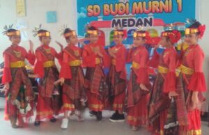 MENGENAL DAN MENGETAHUI MAKNA YANG TERKANDUNG DALAM “SORTALI” AKSESORIS KEPALA KHAS BATAK TOBA