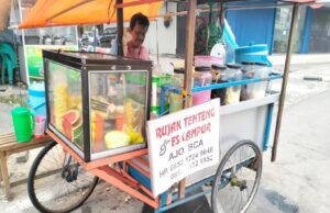 Mengenal Rujak Tenteng dan Es Campur Ajo BCA