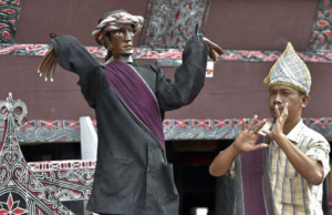 Mananda Si Gale Gale, Sipumpe Pitonggam Sian Tano Batak